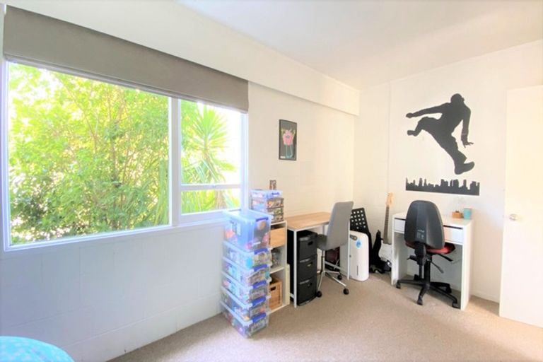 Photo of property in 1/29 Rangitoto Terrace, Milford, Auckland, 0620