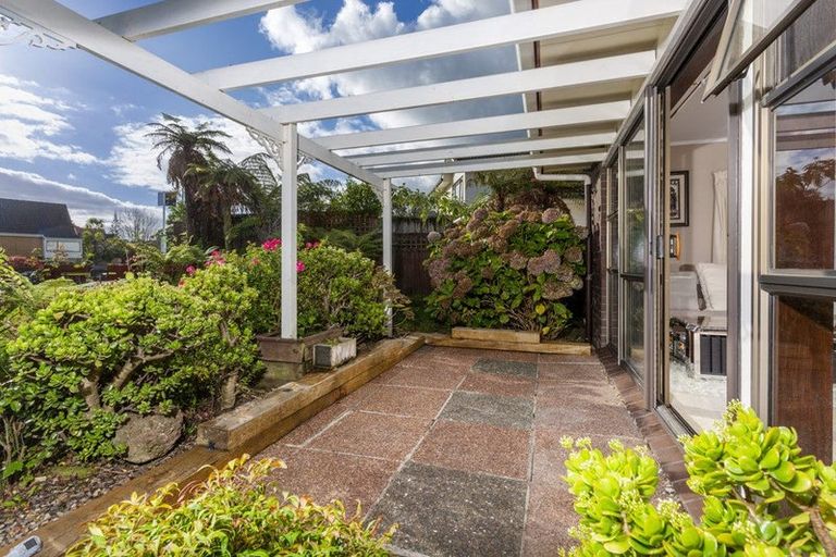 Photo of property in 134 Chelsea View Drive, Chatswood, Auckland, 0626