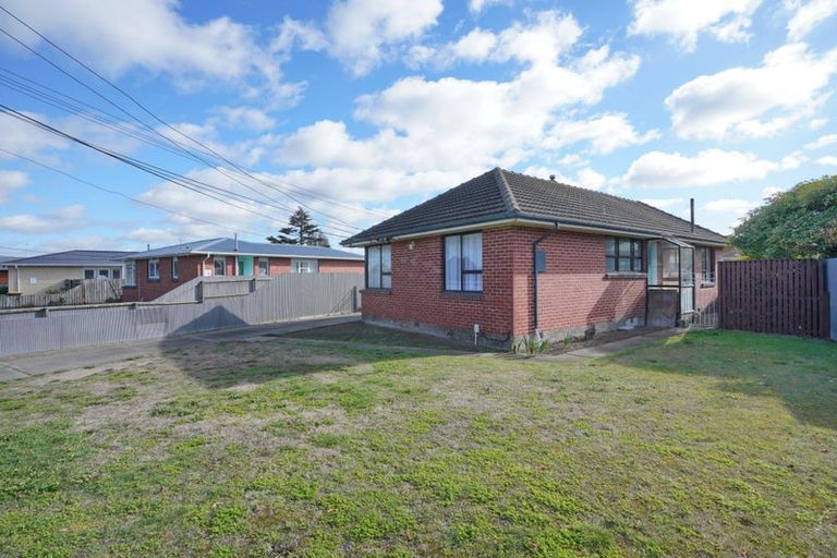 Photo of property in 17 Ontario Place, Wainoni, Christchurch, 8061