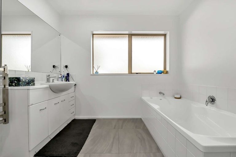 Photo of property in 17 Brights Road, Waiuku, 2123