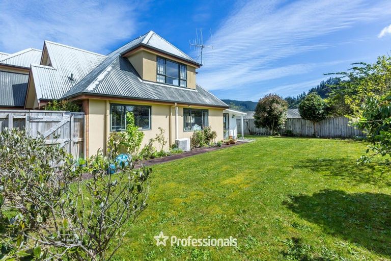 Photo of property in 22 Carlow Grove, Birchville, Upper Hutt, 5018