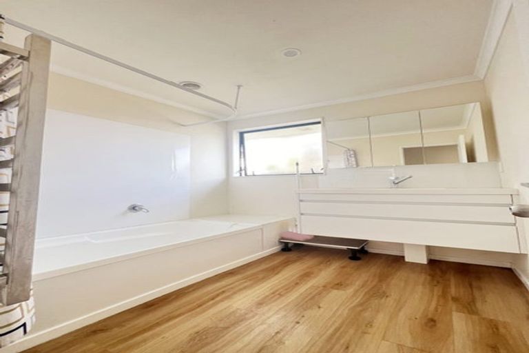 Photo of property in 47a Andrew Road, Howick, Auckland, 2010