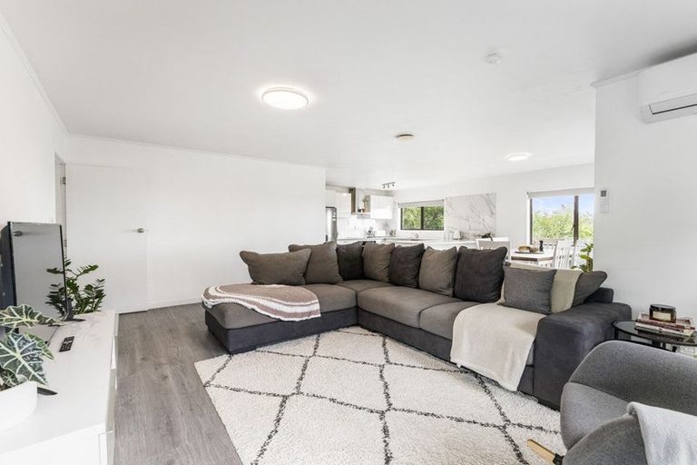 Photo of property in 65 Reynella Drive, Massey, Auckland, 0614