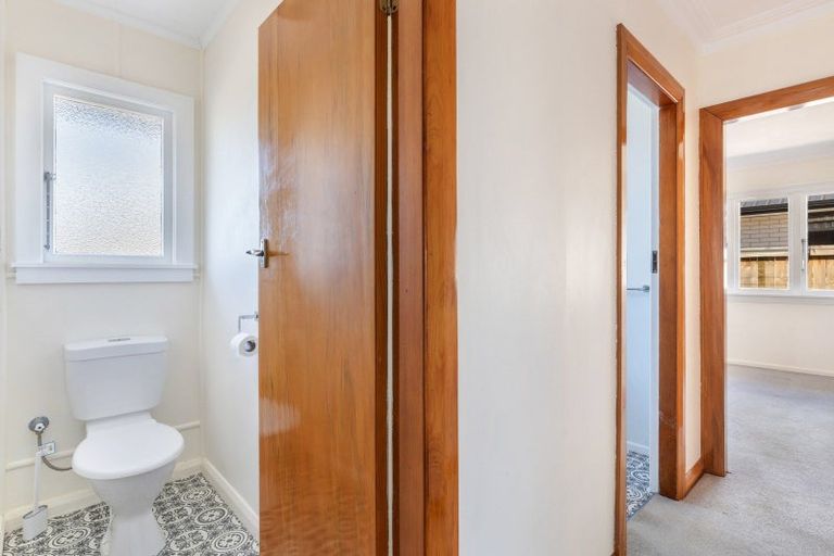 Photo of property in 110 Seaview Road, Westown, New Plymouth, 4310