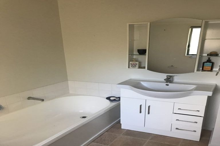 Photo of property in 26 Hewlett Road, Massey, Auckland, 0614