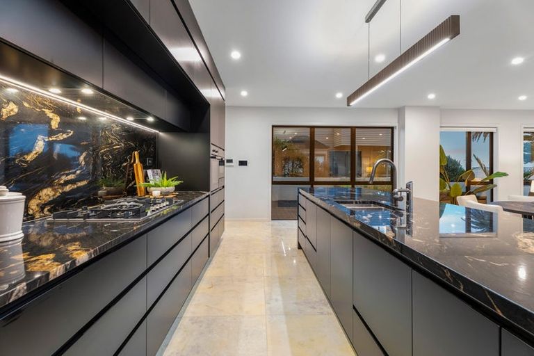 Photo of property in 18a The Esplanade, Eastern Beach, Auckland, 2012