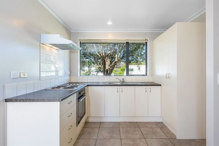 Photo of property in 30 Misty Valley Drive, Henderson, Auckland, 0612
