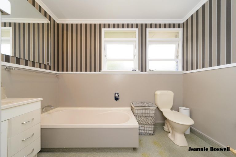 Photo of property in 20 Anaru Place, Awapuni, Palmerston North, 4412