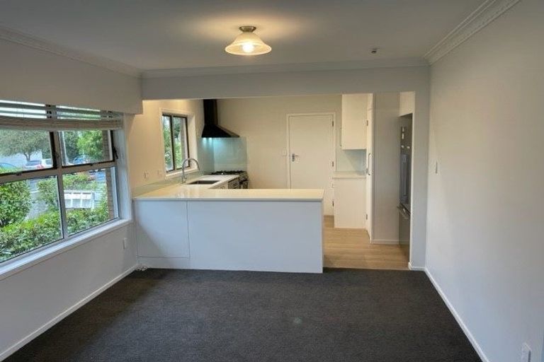 Photo of property in 1/39 Eversleigh Road, Belmont, Auckland, 0622