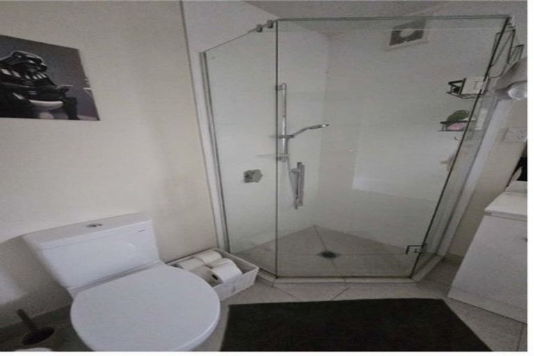 Photo of property in 1/15a Stanley Point Road, Stanley Point, Auckland, 0624
