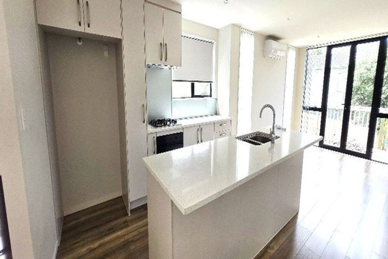 Photo of property in 72 Seafarer Crescent, Stanmore Bay, Whangaparaoa, 0932