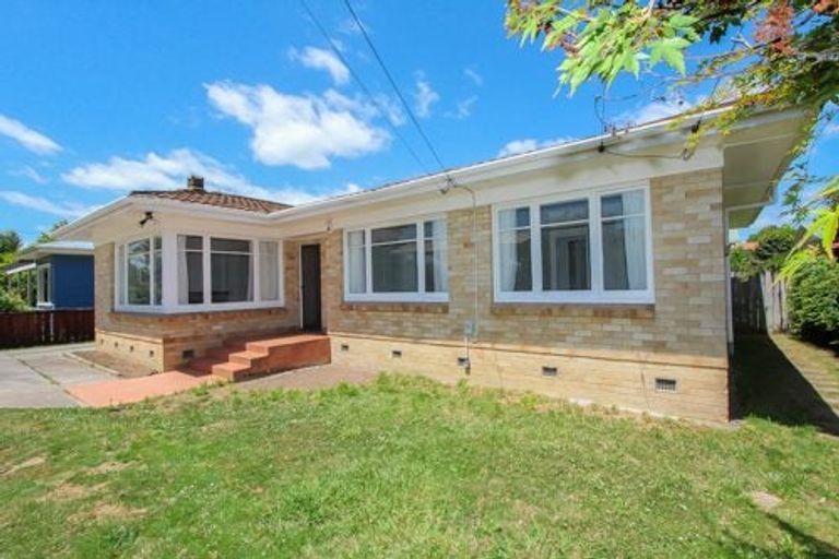 Photo of property in 18 Oxford Street, Fairfield, Hamilton, 3214