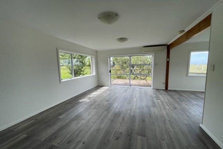 Photo of property in 106 Lincoln Park Avenue, Massey, Auckland, 0614