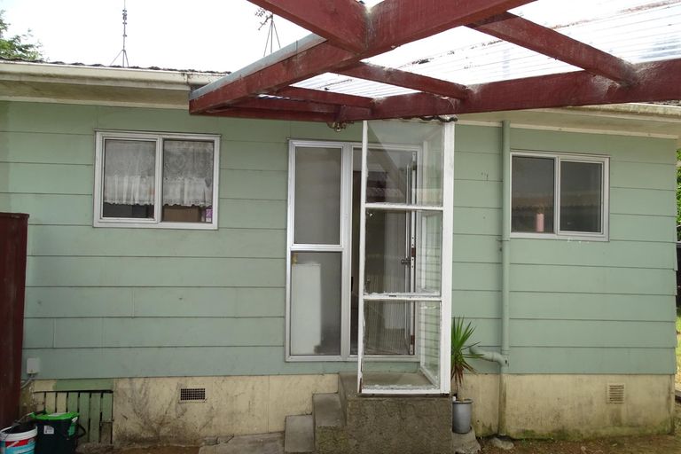 Photo of property in 2/23 Challen Close, Conifer Grove, Takanini, 2112