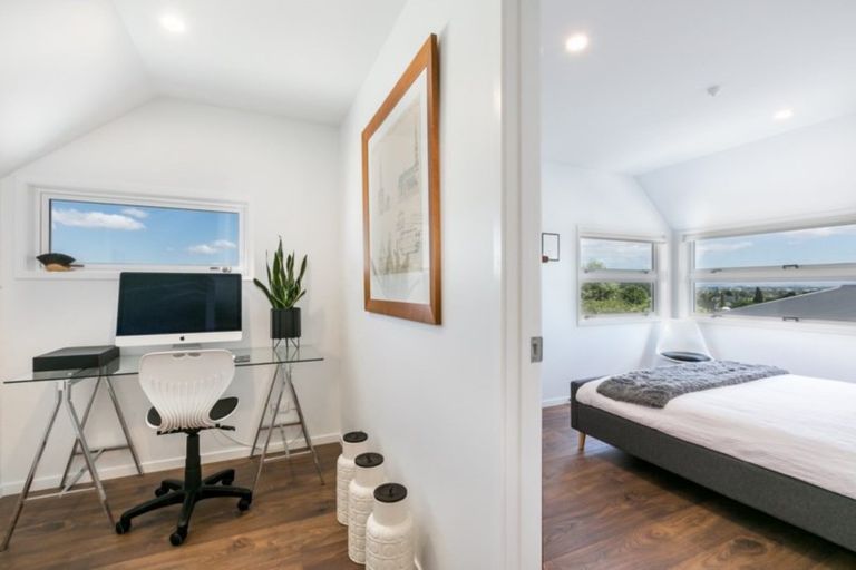 Photo of property in 36a Busby Hill, Havelock North, 4130