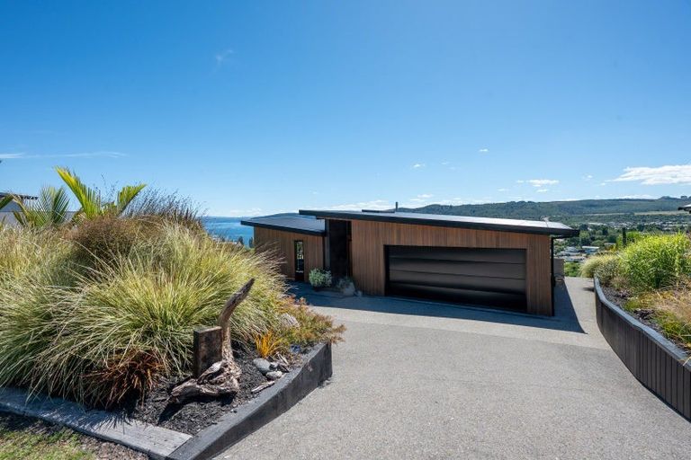 Photo of property in 35 Peregrine Place, Kinloch, Taupo, 3377