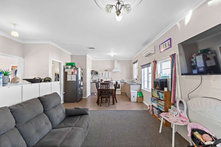 Photo of property in 15 Liverpool Street, Levin, 5510