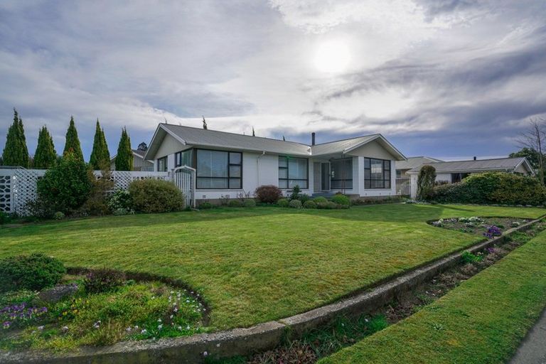 Photo of property in 1 Dunluce Place, Hornby, Christchurch, 8042
