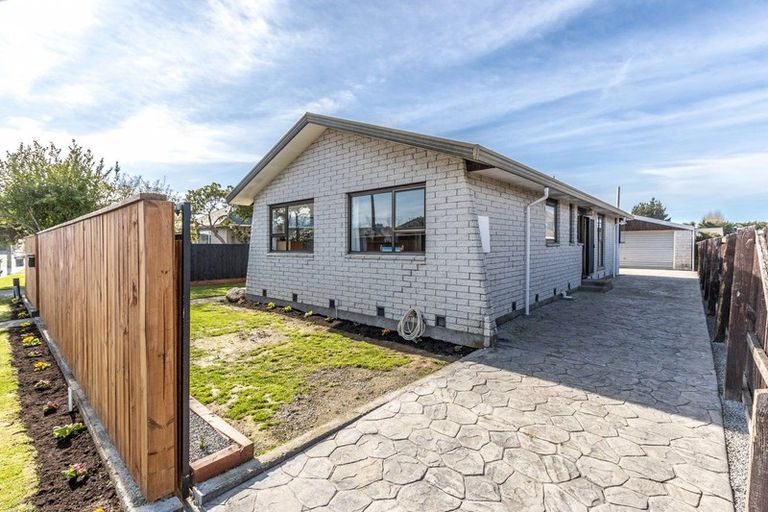 Photo of property in 11 Nyoli Street, Northcote, Christchurch, 8052