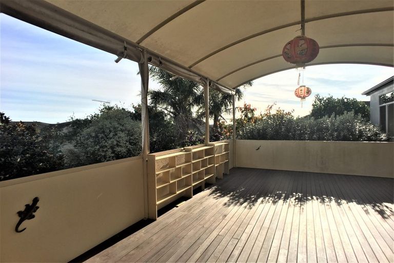 Photo of property in 9 Lorikeet Place, Unsworth Heights, Auckland, 0632