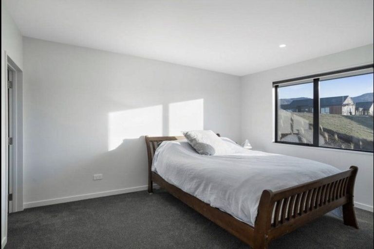 Photo of property in 39 Obelisk Street, Wanaka, 9305