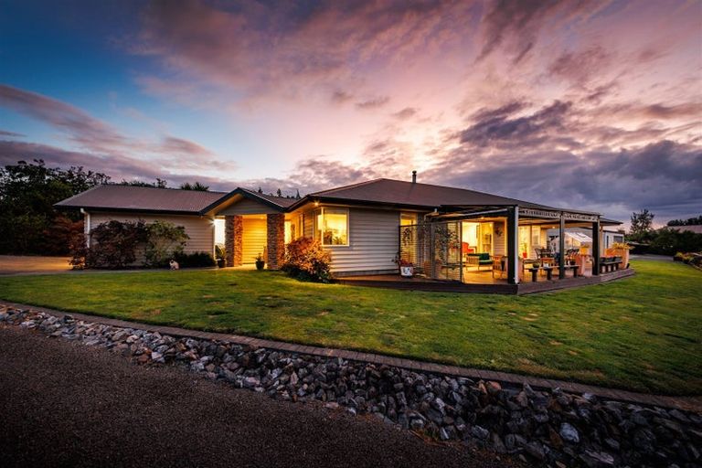 Photo of property in 71 Polson Hill Drive, Aokautere, Palmerston North, 4471