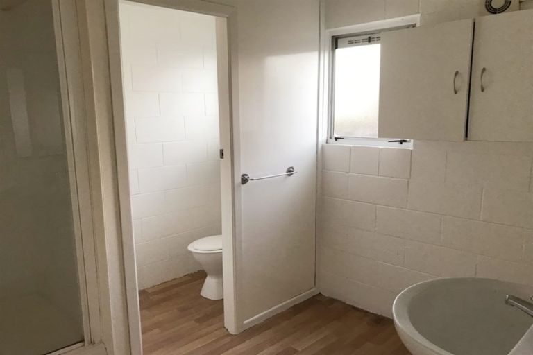 Photo of property in 2/3 Tralee Place, Hillcrest, Hamilton, 3216