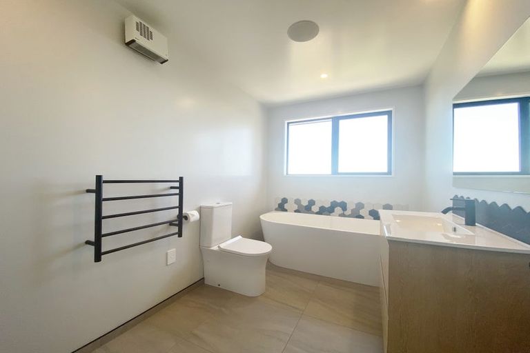 Photo of property in 15 Parkridge Place, Mount Pleasant, Christchurch, 8081