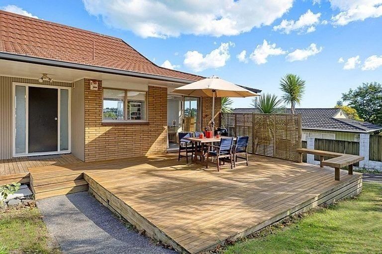 Photo of property in 52 Chelsea View Drive, Chatswood, Auckland, 0626