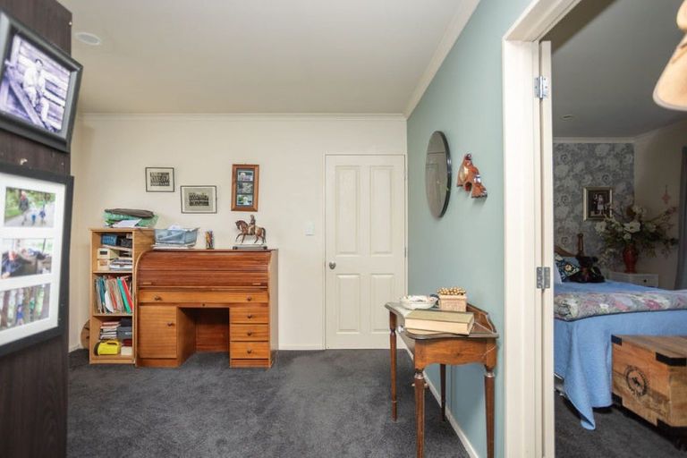 Photo of property in 28 Cowper Side Road, Dannevirke, 4976