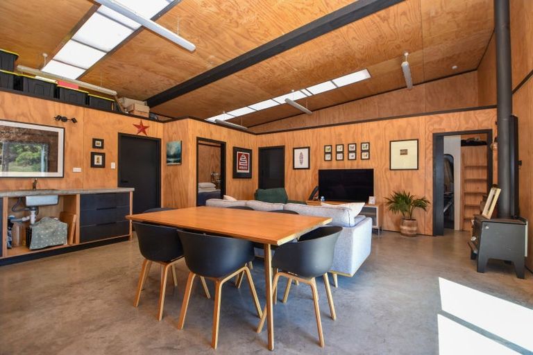 Photo of property in 92 Para Road, Waihakeke, Carterton, 5792