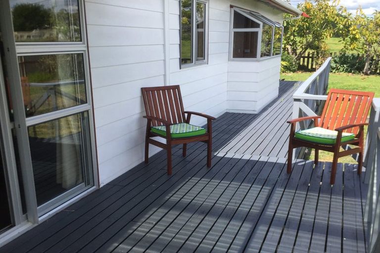 Photo of property in 25 Pyle Road West, One Tree Point, 0118