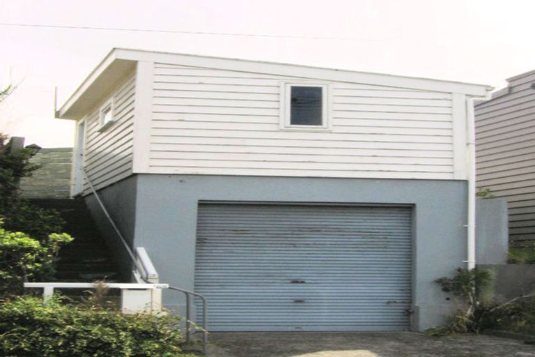 Photo of property in 168 The Ridgeway, Mornington, Wellington, 6021