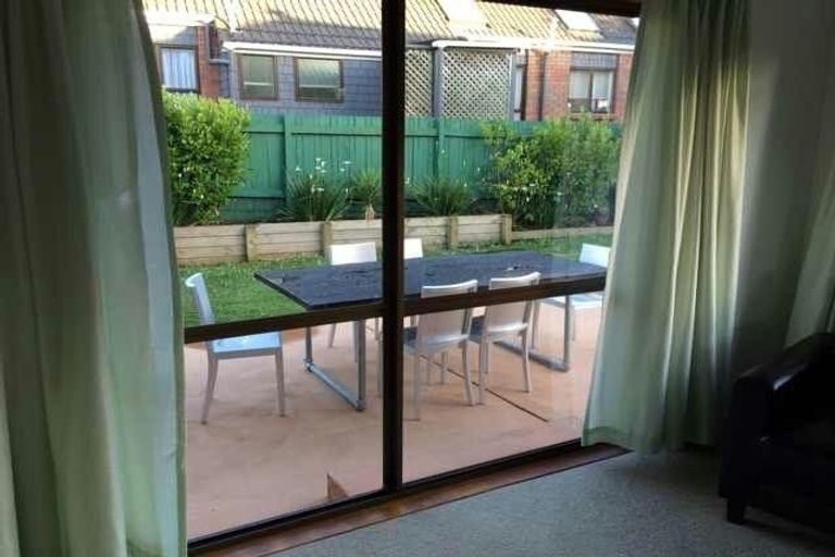 Photo of property in 21 Voltaire Court, Botany Downs, Auckland, 2010