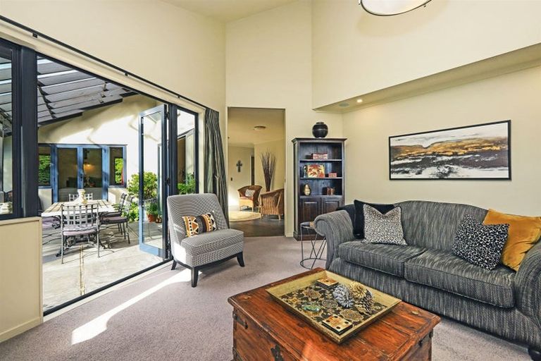 Photo of property in 5 Laing Cove, Havelock North, 4130