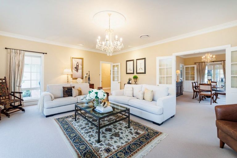 Photo of property in 35 Cashmere Drive, Fitzherbert, Palmerston North, 4410