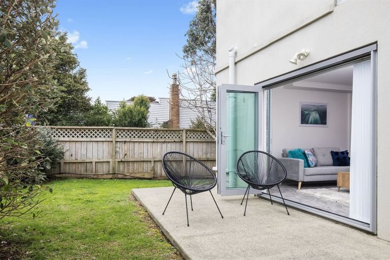 Photo of property in 2b Racecourse Road, Waiuku, 2123