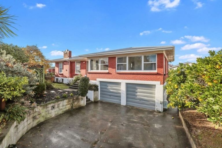 Photo of property in 6 Aotea Place, Chedworth, Hamilton, 3210