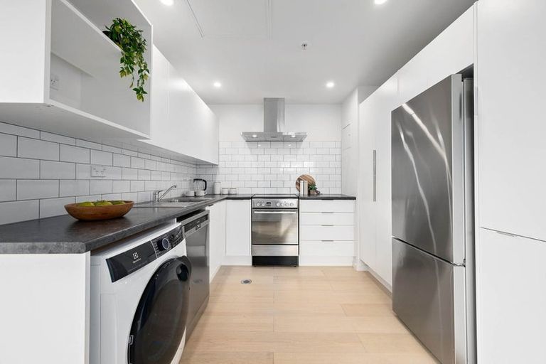 Photo of property in Quantum On Thorndon Quay, 4/163a Thorndon Quay, Pipitea, Wellington, 6011