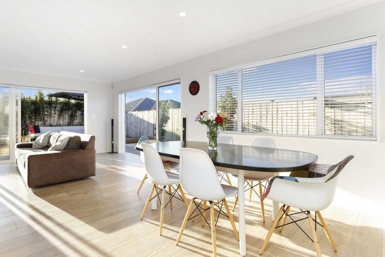 Photo of property in 44b Gilbransen Road, Kumeu, 0810