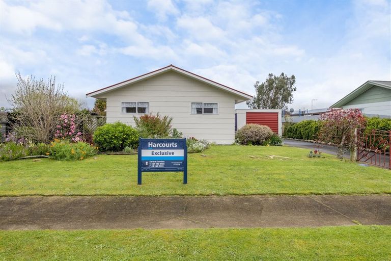 Photo of property in 110 Ryder Crescent, Levin, 5510