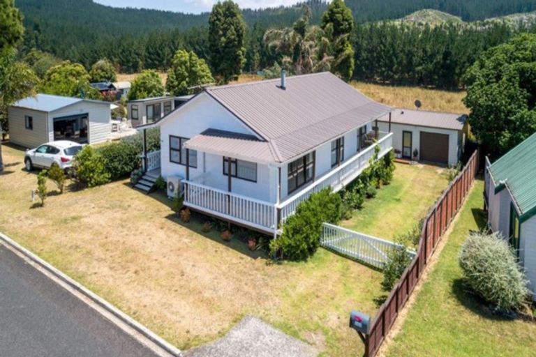 Photo of property in 144 Bambury Place, Onemana, Whangamata, 3691