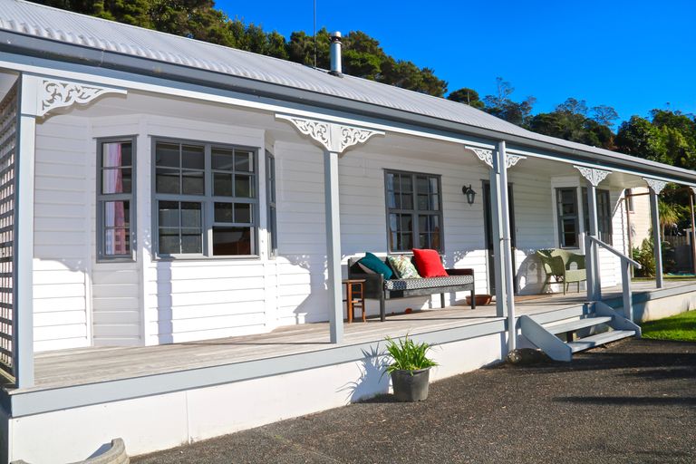 Photo of property in 31 Matauwhi Road, Russell, 0202