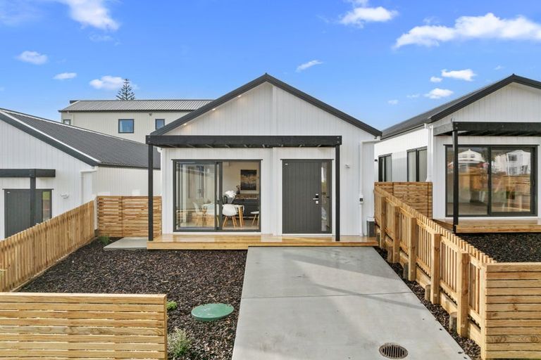 Photo of property in 7a Kotiu Place, Massey, 0614