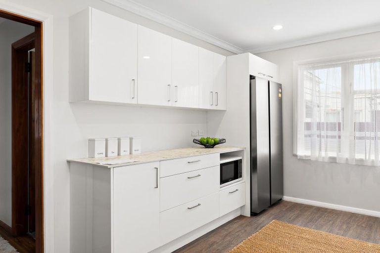 Photo of property in 15 East Street, Petone, Lower Hutt, 5012