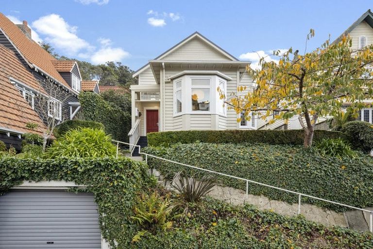 Photo of property in 8 Glen Road, Kelburn, Wellington, 6012