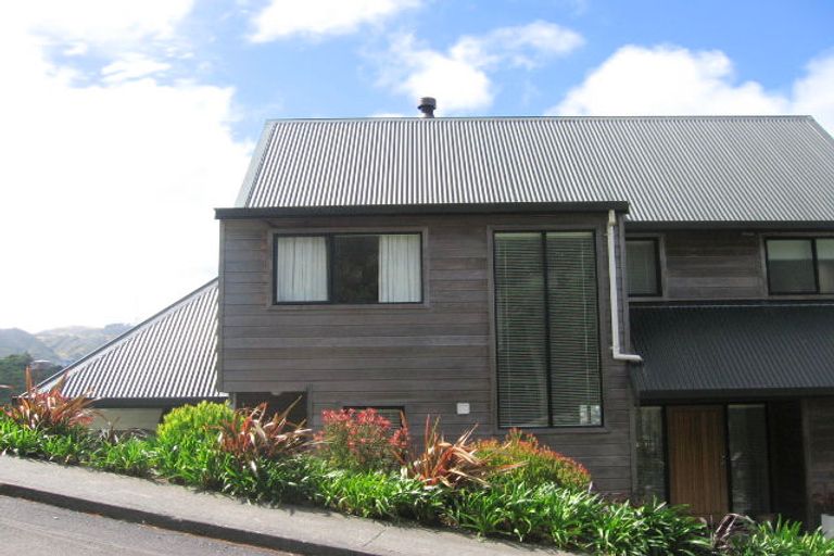 Photo of property in 2 Cavalry Close, Crofton Downs, Wellington, 6035