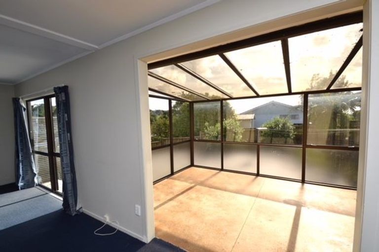 Photo of property in 17 Sabot Place, Massey, Auckland, 0614