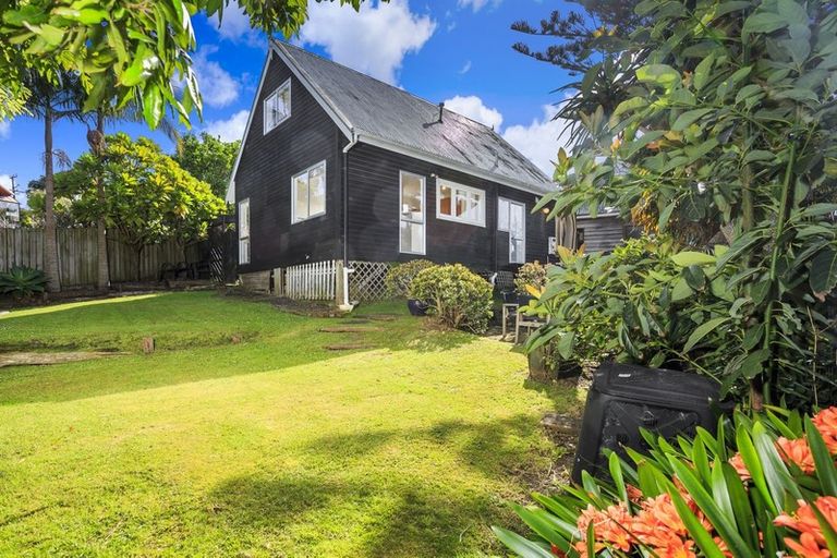 Photo of property in 2/31 Lake Road, Devonport, Auckland, 0624