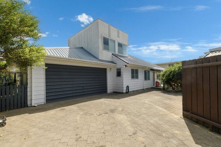 Photo of property in 46b Miro Street, New Lynn, Auckland, 0600